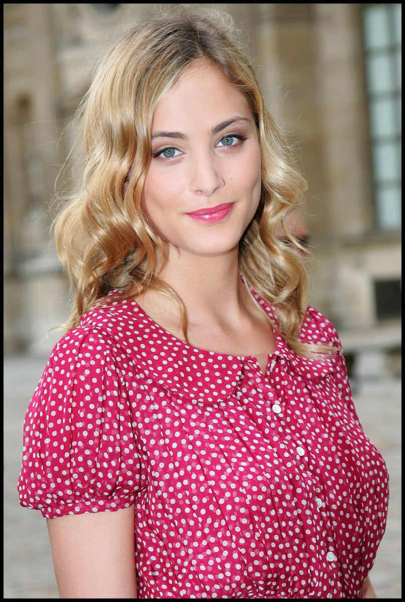 Nora Arnezeder: pic #677393